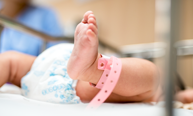 Fotografia ilustrativa de bebê sendo vacinado contra a bronquiolite